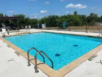 La Quinta Inn & Suites by Wyndham Ada - Pools