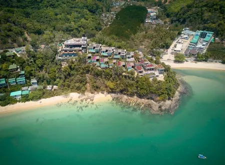 V Villas Phuket Mgallery Отели рядом с достопримечательностью «Ban Ao Makham Health Care Center»