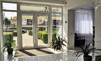 Medelean Hotel - Housity