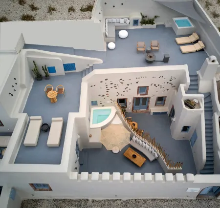 Luna Santorini Suites Отели рядом с достопримечательностью «Красный пляж»