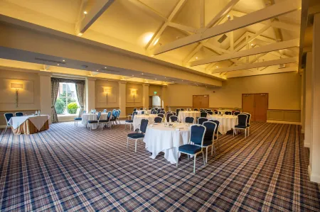 Carden Park Hotel, Golf Resort and Spa Отели в г. Пекфортон