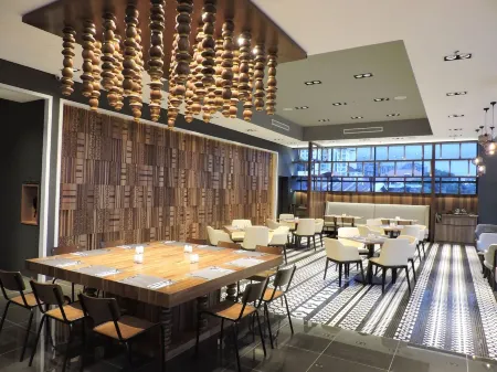 Hotel N°5 Отели рядом с достопримечательностью «M-Cubed Bar»