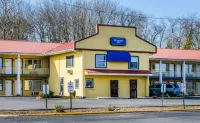 Relax Inn Hotel dekat Bucknell University