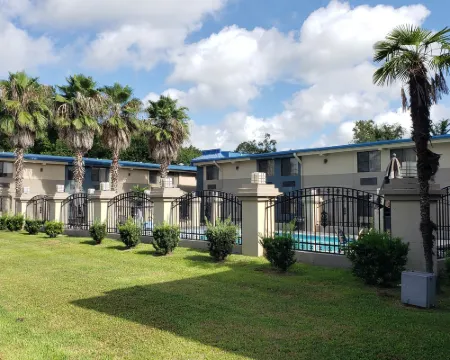 艾倫港紅屋頂酒店 西巴吞魯日縣酒店