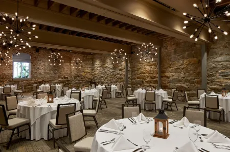 Craddock Terry Hotel, Lynchburg, a Tribute Portfolio Hotel Отели рядом с достопримечательностью «Академи Сентер оф Артс»