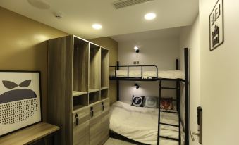 Flyinn Hostel