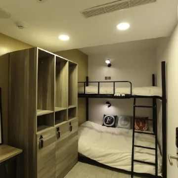 Flyinn Hostel Отели рядом с достопримечательностью «Дрим Молл»