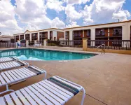 Quality Inn Suwanee I-85 - Pools