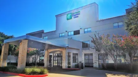 Holiday Inn Express & Suites Austin - Round Rock