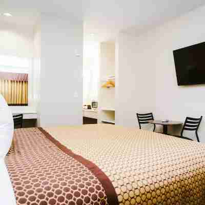 Scottish Inn & Suites Rooms