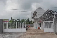 RedDoorz Syariah Near Wisata Situ Gunung Sukabumi Các khách sạn ở Kadudampit