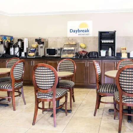 Days Inn by Wyndham Kingman East