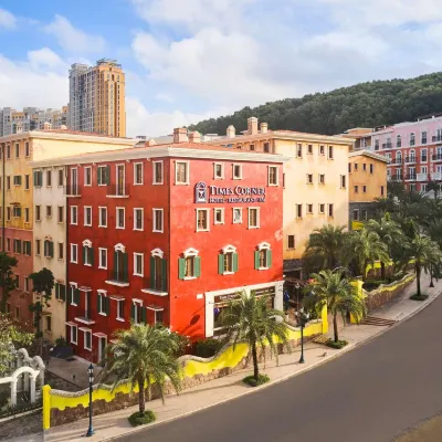 Times Corner Sorrento Hotel - Complimentary Sunset Town Tour 4pm to 5pm everyday Hotels near Sorrento Night Street