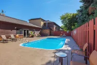 AmericInn by Wyndham Holland MI - Pools
