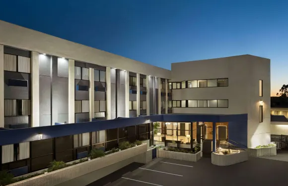 蒙特雷帕克嗆盟酒店