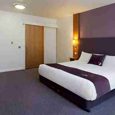 Premier Inn London Ealing Rooms