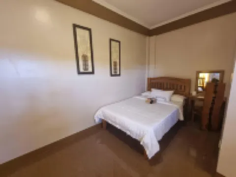 Baywalk Garden Pension House Hotels in Masbate