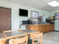 Super 8 by Wyndham Raton Hotels in Raton