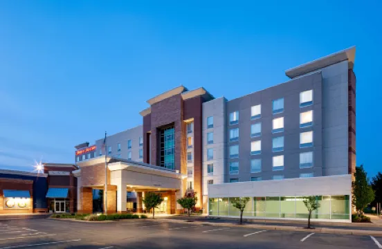 Hampton Inn & Suites St. Louis at Forest Park