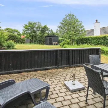 "Siouxsie" - 500m from the Sea