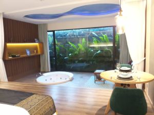 Luxury Amazing Jacuzzi Suite