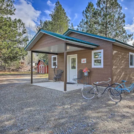 Pet-Friendly Libby Cottage w/ Mountain Views!