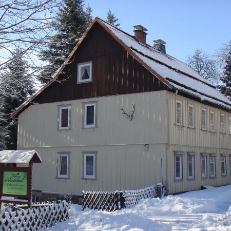Altes Forsthaus Sösetal Отели в г. Остероде