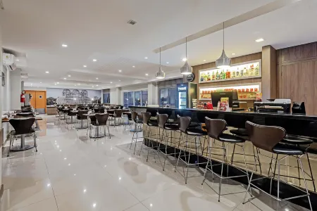 Slim Curitiba Av Das Torres Отели в г. Куритиба