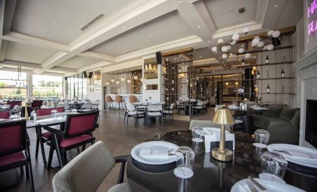 Hilly Hotel - Housity