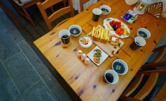 Jeonju Hanok Maeul Sarang Namu Hanok Pension