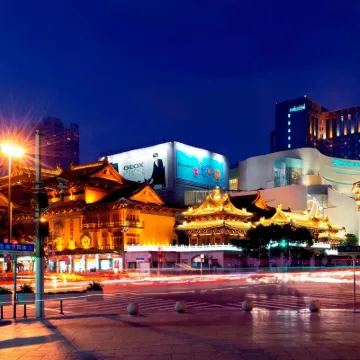 Swissotel Grand Shanghai Hotels near Jingan Temple