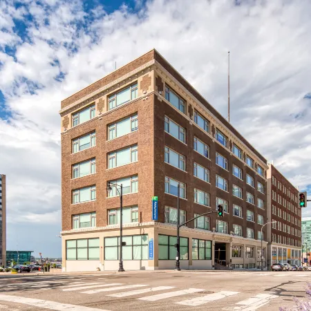 Holiday Inn Express KANSAS CITY DOWNTOWN by IHG Отели рядом с достопримечательностью «Стадион «Эрроухед»»