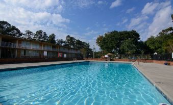 Calloway Inn and Suites