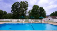 Blackberry River Inn - Pool