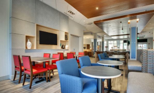 Holiday Inn Express & Suites CHARLESTON NE MT PLEASANT US17 by IHG