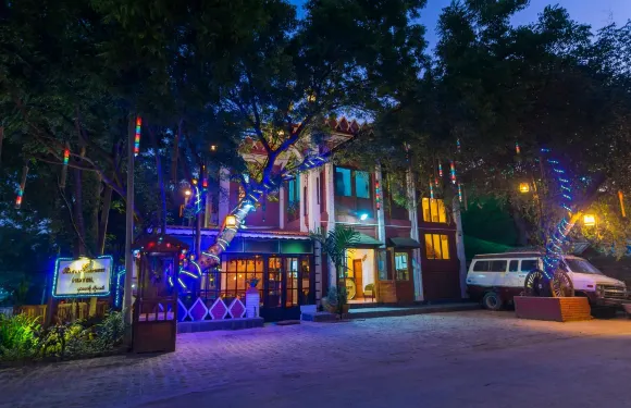 蒲甘皇后大酒店