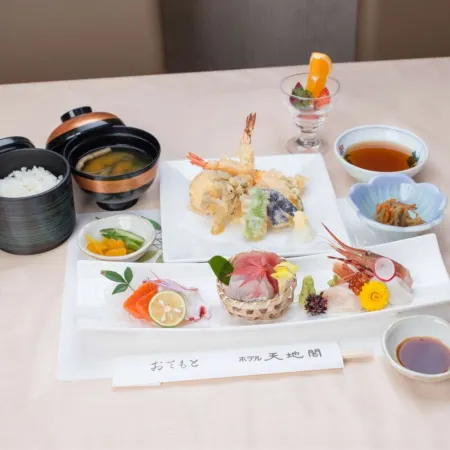 Hotel Tenchikaku Отели в г. Хитати