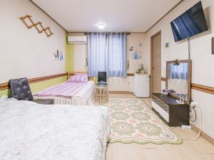 Jeju Gogung Pension-Type Guest House