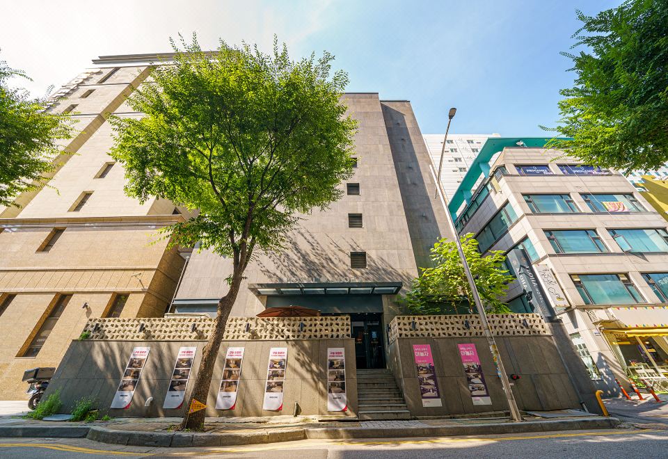 1. 알로하호텔..