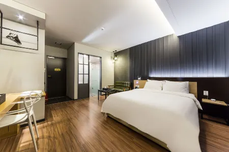 Gimpo Drive-in B-Faced Hotel Louis