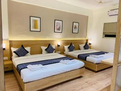 Hotel Swagat and Lodging Charangbaba Mandir 주변 호텔