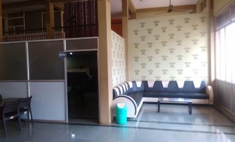 1. Hotel Va..