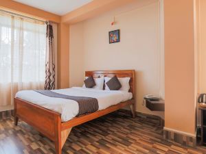 Meera Holiday Villa | Rooms & Restaurant