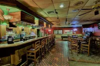 Ramada by Wyndham Macon - bar