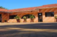 DewChurch Drive Hotel فنادق في 