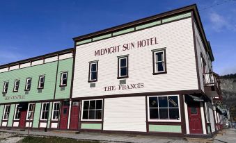Midnight Sun, a Coast Hotel