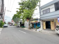 Homestay & Cafe Blessings Near Station Center Town RedPartner Hotels in Mojoroto