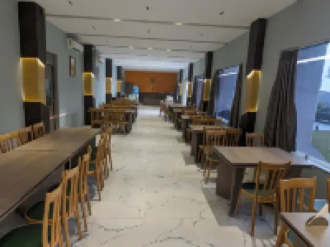 Parth King Beach Resort โรงแรมในมณฑรมุณี