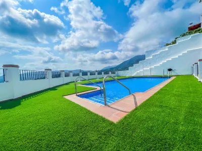 Modern Two Bedroom Apartment with Pool