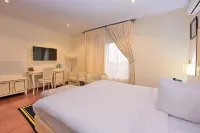 Oak Haven Hotel & Suites